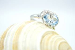 Ring with wave design aquamarine and diamonds