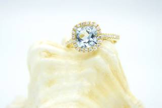 Ring with aquamarine and diamonds