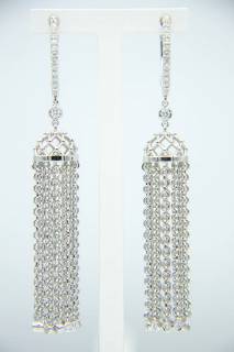 Earrings with chains and diamonds