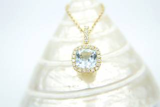 Pendant with diamonds and aquamarine