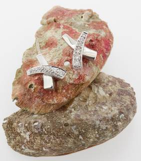 Earrings with cross compostition and diamonds