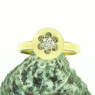 Ring with detachable ''motif'' caps and diamonds