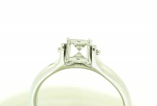 Ring ''Hourglass'' with diamond