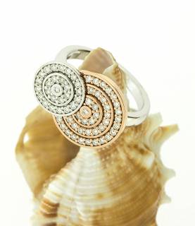 Ring with circular compositin and diamonds