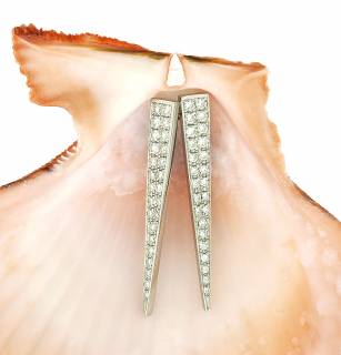 Earrings in triangle shape with diamonds